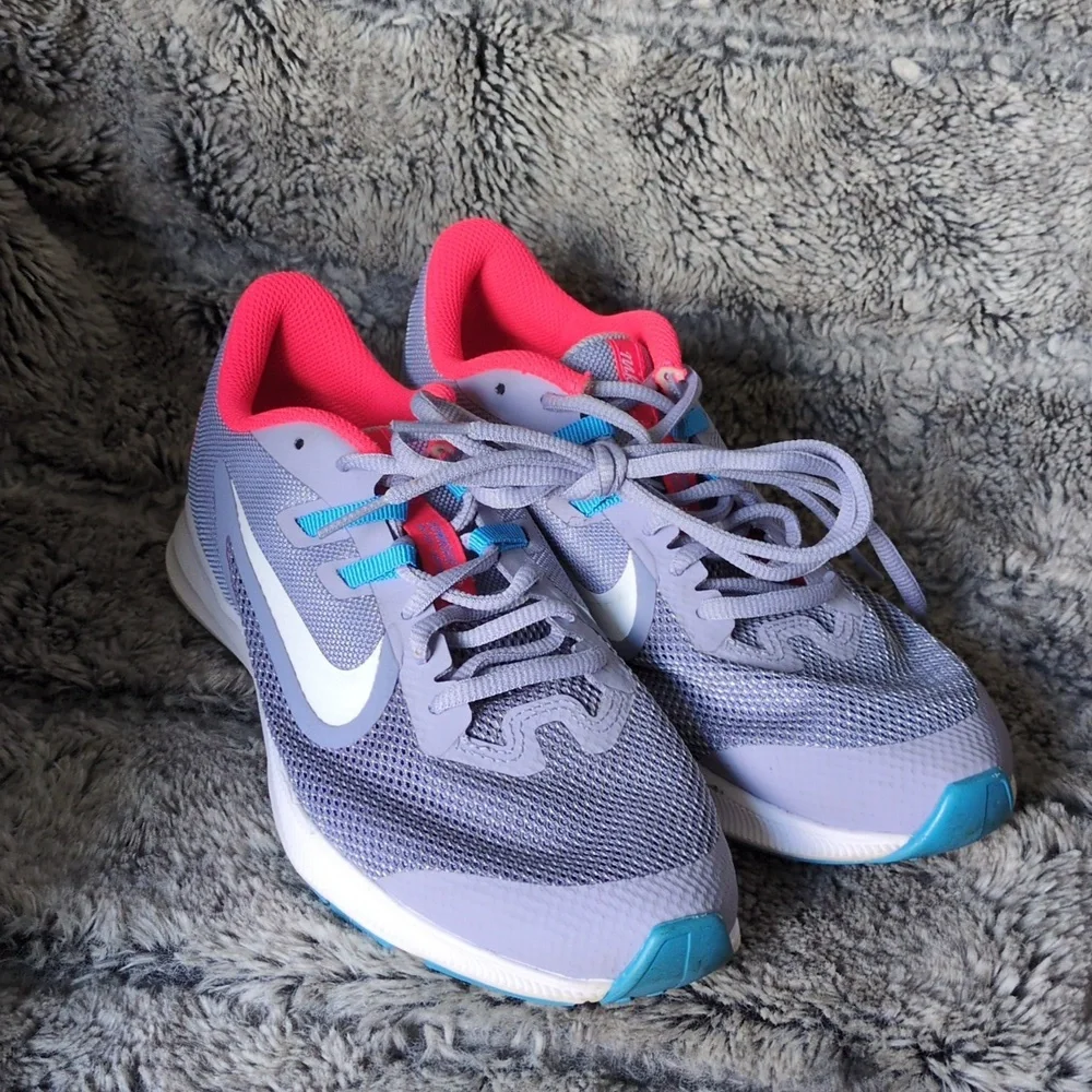 Nike Women's Gray and Pink Athletic Shoes - Picture 2 of 7